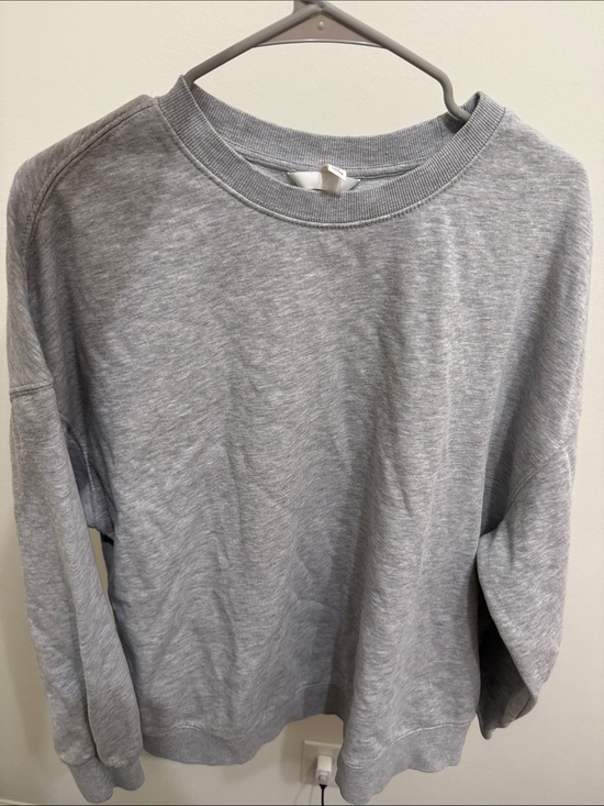 H&M Tops - H&M Light Gray Crewneck Sweatshirt
